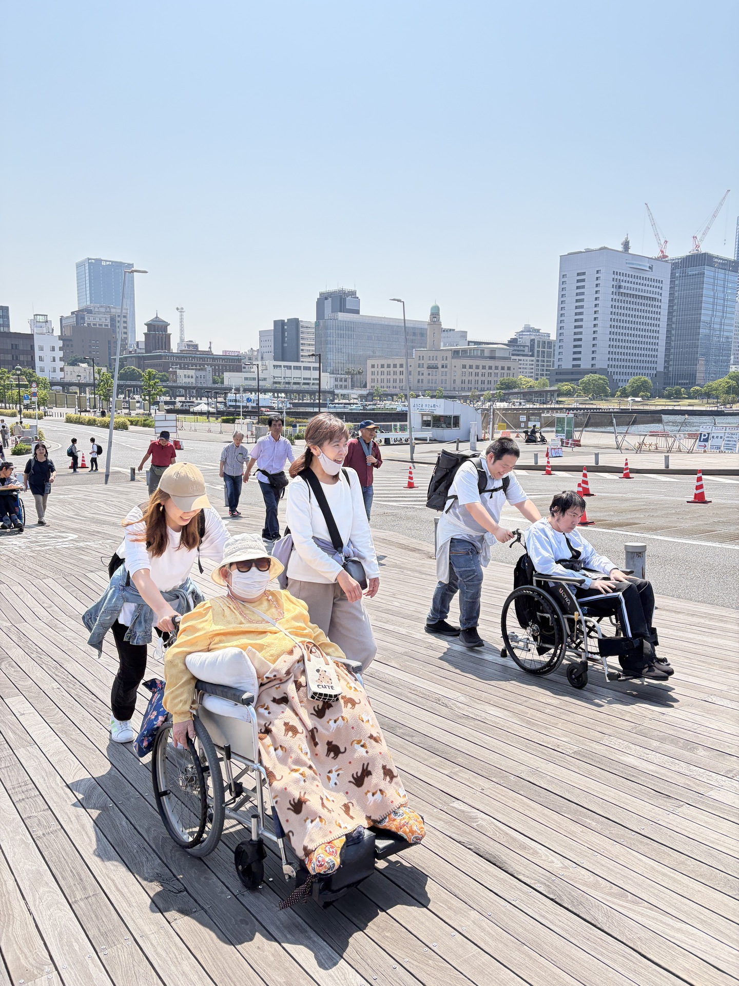 頑張って車椅子を進めます！